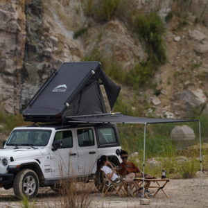 markiza-boczna-wild-land-zadaszenie-z-boku-samochodu-zdjecie-od-boku