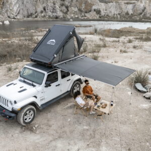 markiza-boczna-wild-land-zadaszenie-z-boku-samochodu-zdjecie-z-lotu-ptaka