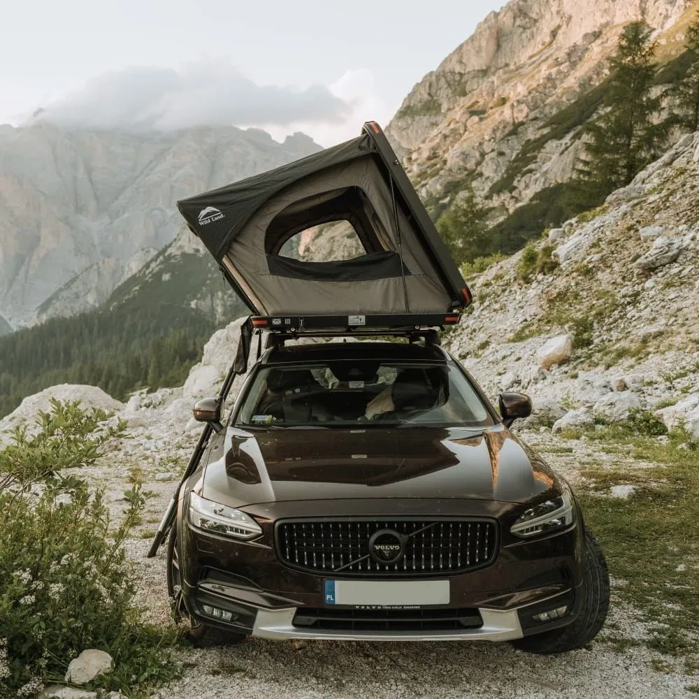 namiot-dachowy-Desert-Cruiser-II-120-rozlozony-na-Volvo-V90-zdjecie-od-przodu-auta_wynik