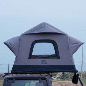 namiot-dachowy-Wild-Land-Air-Cruiser-140-rozlozony-na-samochodzie-Jeep-Wrangler-zdjecie-boku