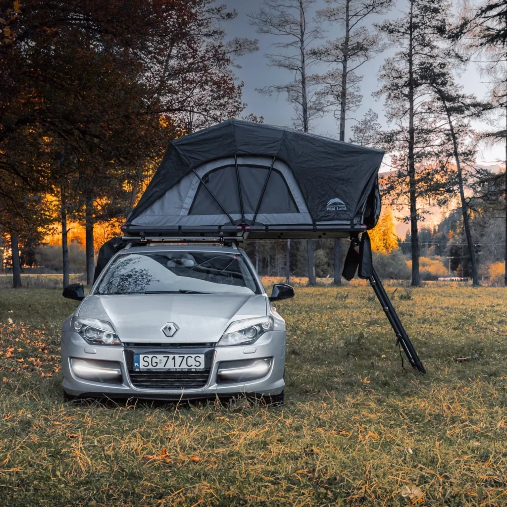 namiot-dachowy-Wild-Land-Lite-Cruiser-120-XL-rozlozony-z-zamknietymi-oknami-moskitiera-i-glowan namiot-dachowy-Wild-Land-Lite-Cruiser-120-XL-rozlozony-z-zamknietymi-oknami-moskitiera-i-glowan