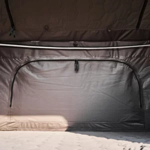 namiot-dachowy-Wild-Land-Normandy-PRO-Auto-140-w-srodku-docieplona-podsufitka-oswietlenie-LED-przy-zam