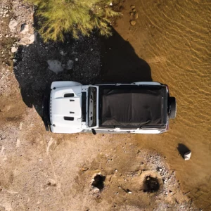 namiot-dachowy-Wild-Land-Normandy-PRO-Auto-140-zlozony-na-samochodzie-Jeep-Wrangler