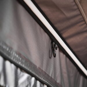 namiot-dachowy-Wild-Land-Normandy-PRO-Auto-w-srodku-jakosc-wykonania-przeszycie-szwow-inne-szczegoly