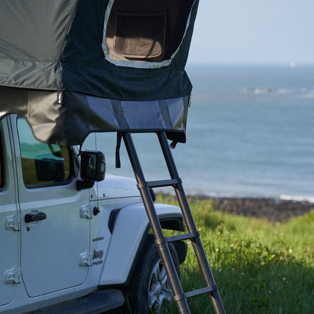 namiot-dachowy-Wild-Land-Voyager-PRO-140-rozlozony-wejscie-z-drabinka