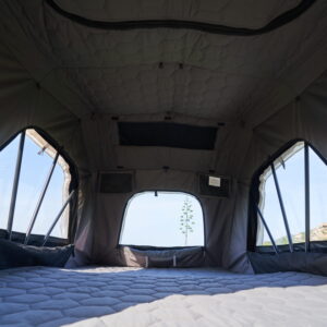 namiot-dachowy-Wild-Land-Voyager-PRO-140-rozlozony-wnetrze