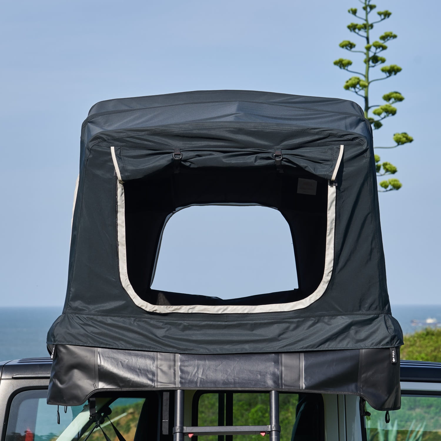 namiot-dachowy-Wild-Land-Voyager-PRO-140-rozlozony-zdjecie-od-frontu