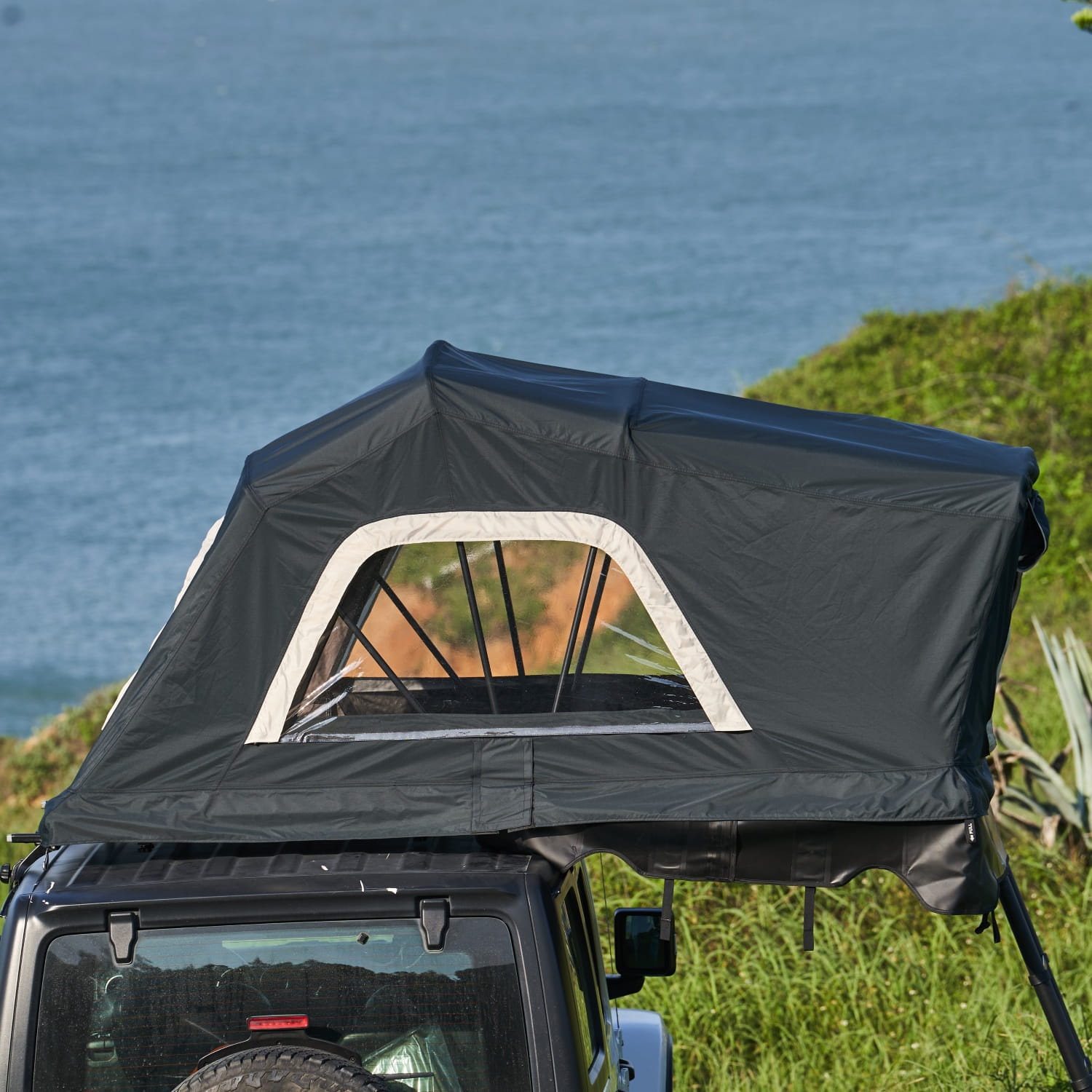 namiot-dachowy-Wild-Land-Voyager-PRO-140-rozlozony-zdjecie-z-boku