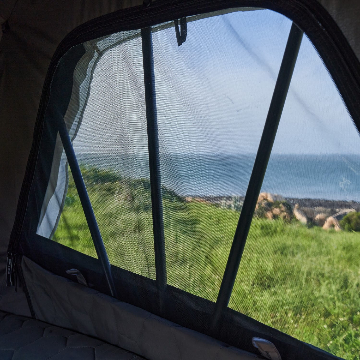 namiot-dachowy-Wild-Land-Voyager-PRO-140-trzywarstwowe-okna