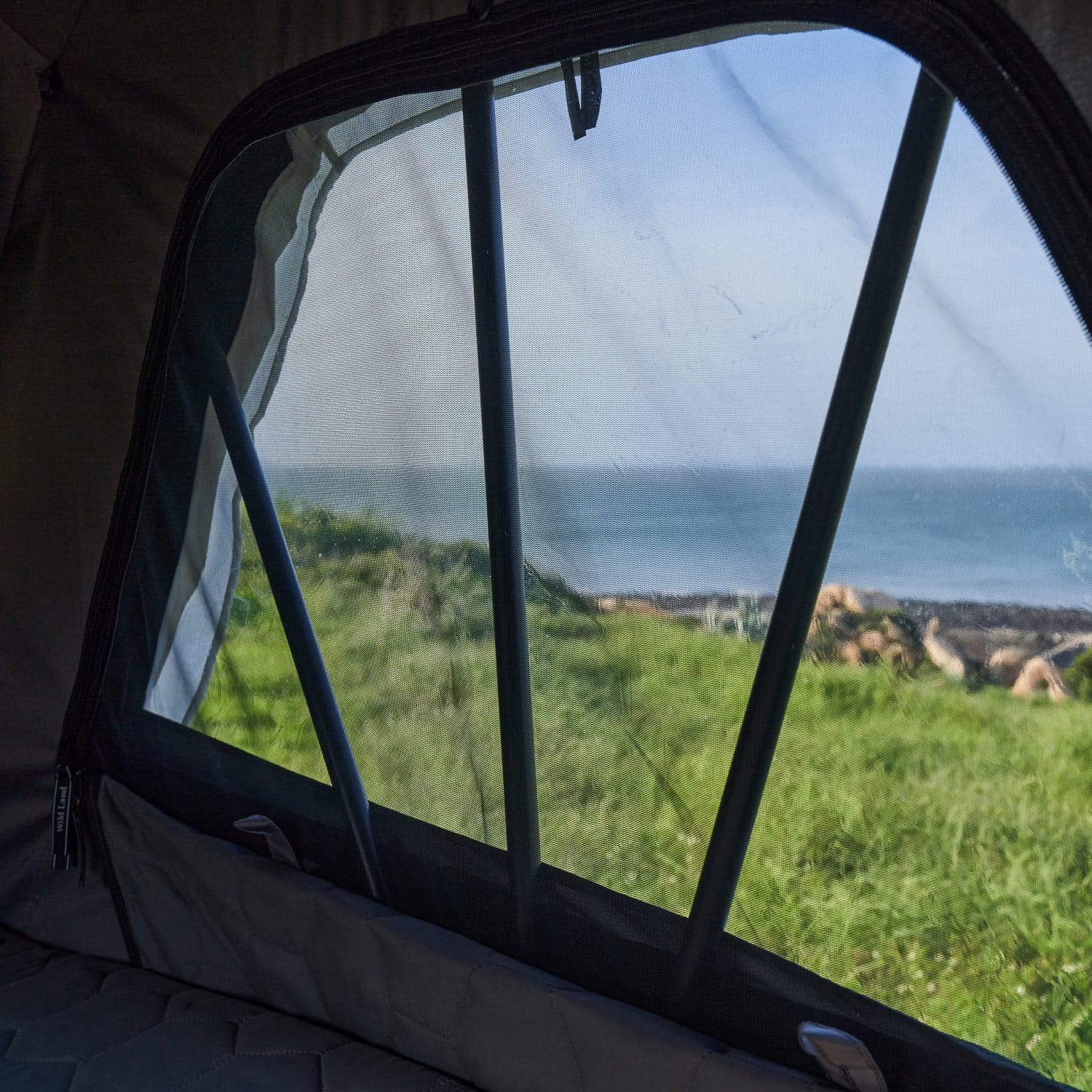 namiot-dachowy-Wild-Land-Voyager-PRO-230-trzywarstwowe-okna