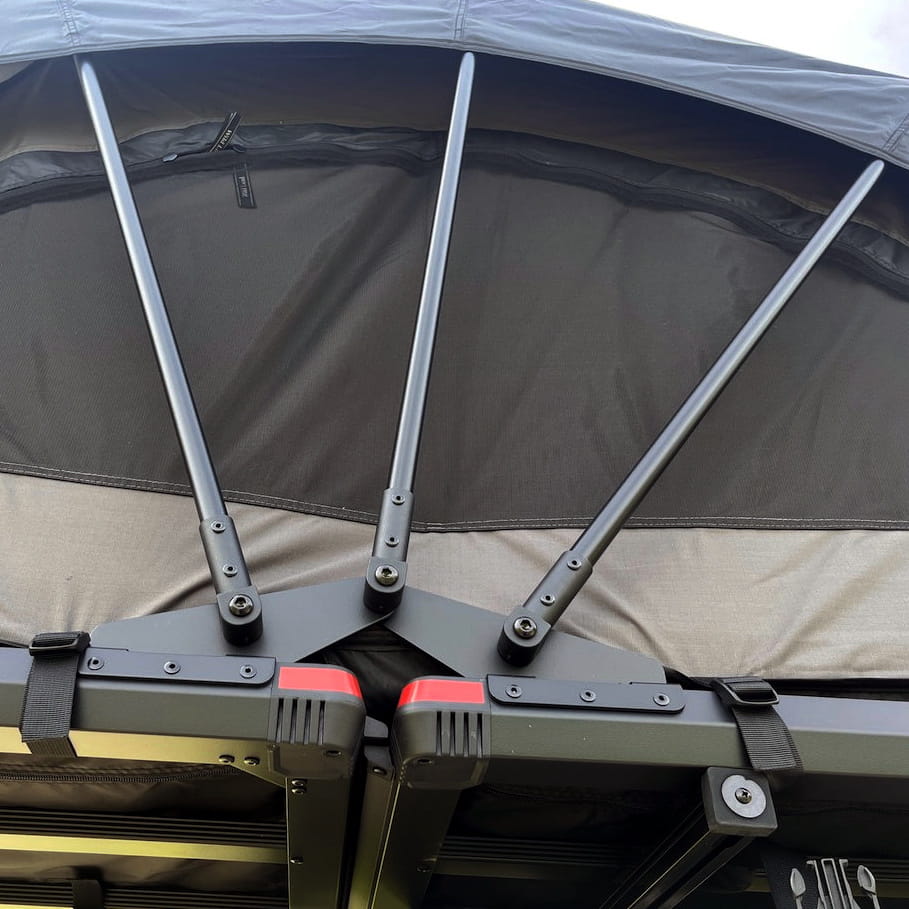 namiot-dachowy-Wild-Land-Wild-Cruiser-PRO-160-konstrukcja-ramowa-elementy-ramy-schodza-sie-na-