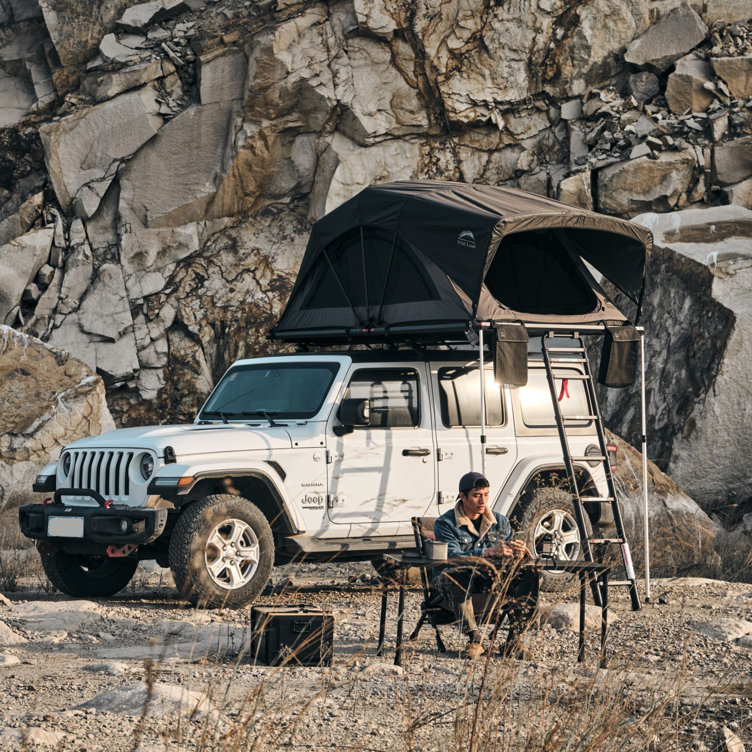 namiot-dachowy-Wild-Land-Wild-Cruiser-PRO-160-rozlozony-na-samochodzie-