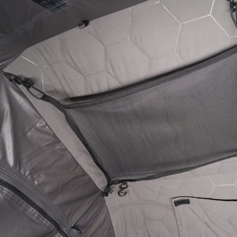 namiot-dachowy-Wild-Land-Wild-Cruiser-PRO-160-wnetrze-z-docieplona-podsufitka-i-kieszeniami-na