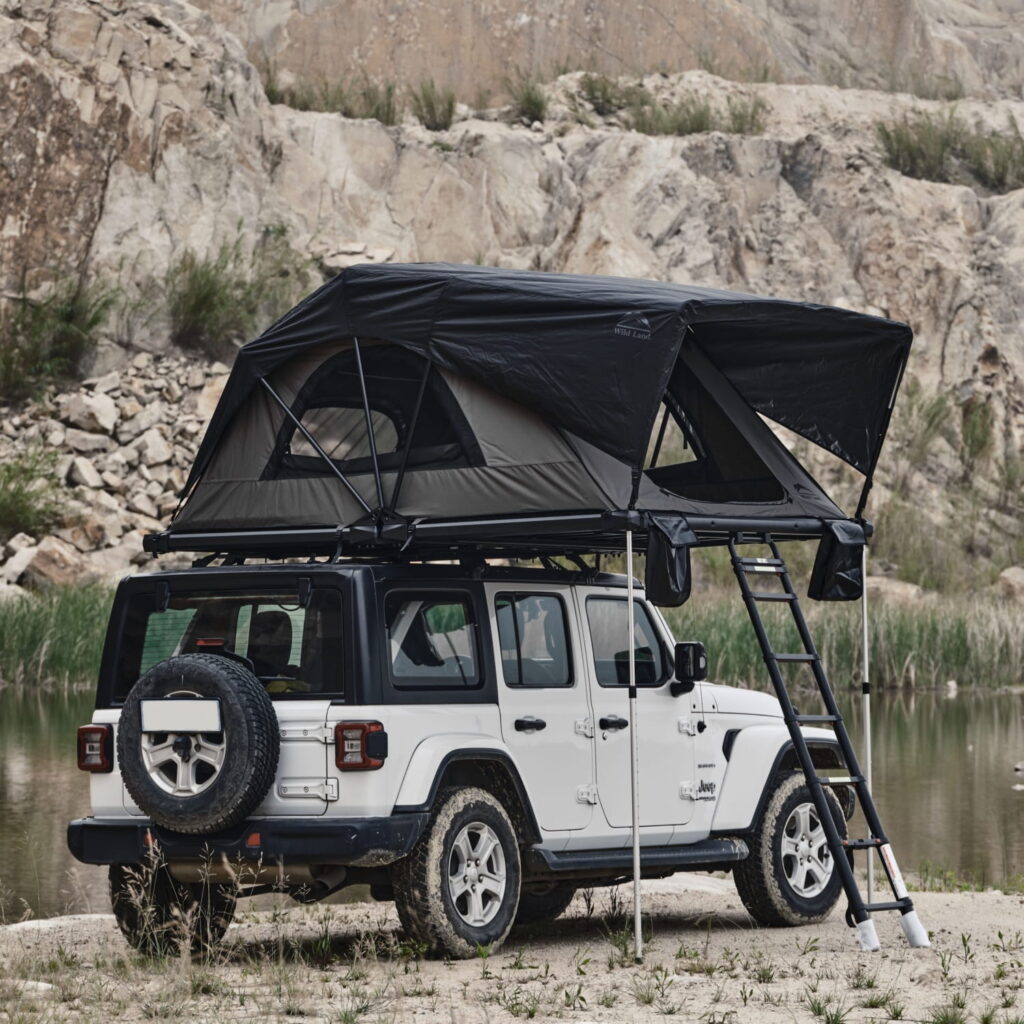 namiot-dachowy-Wild-Land-Wild-Cruiser-PRO-250-rozlozony-z-otwartymi-oknami-tylko-moskitiera-za