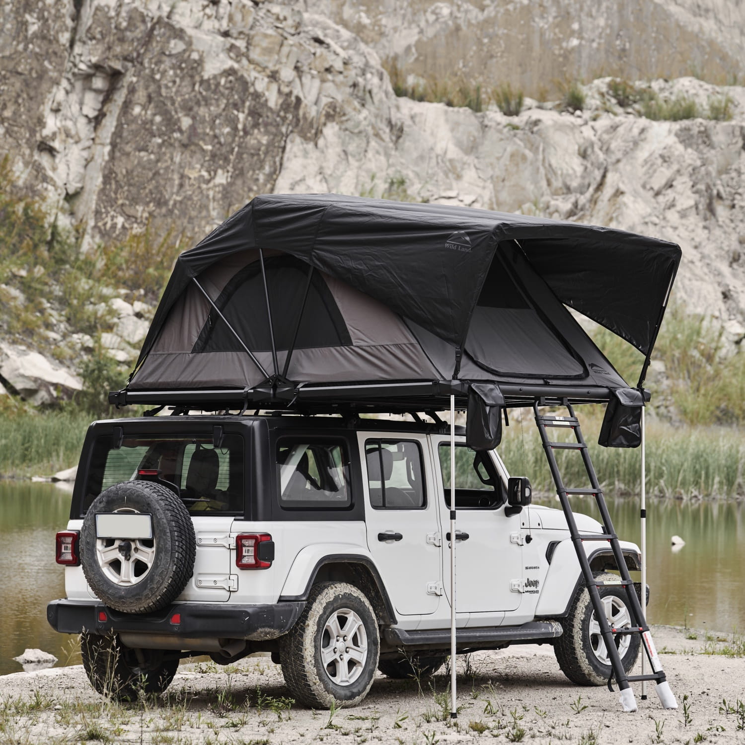 namiot-dachowy-Wild-Land-Wild-Cruiser-PRO-250-rozlozony-z-zamknietymi-oknami-maskitiera-plus-p