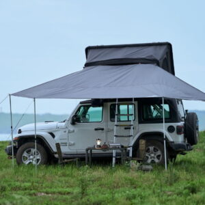 przedsionek-uniwersalny-II-Wildland-zdjecie-rozlozonego-z-boku-auta