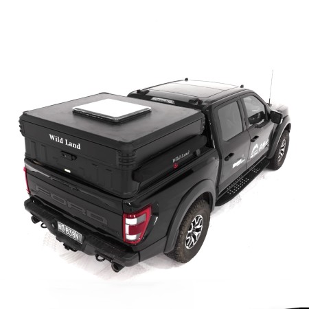 zabudowa-namiotowa-Wild-Land-Wingman-zlozona-widok-na-cale-auto