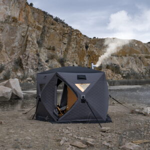 jurta-zimowa-Wild-Land-Ice-Hub-500-rozlonona-z-odciagami-i-kominkiem-w-srodku