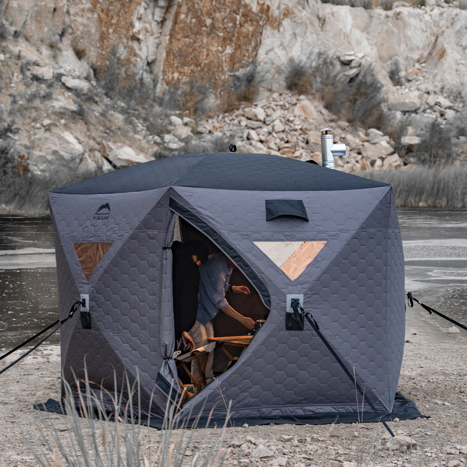 jurta-zimowa-Wild-Land-Ice-Hub-500-rozlonona-z-odciagami