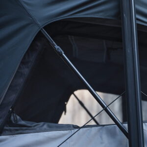 namiot-dachowy-Summit-Explorer-180-dwuwarstwowe-okna-poszycie-glowne-namiotu-oraz-moskitiera