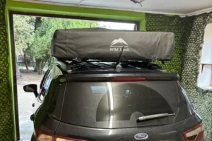 maly samochod a namiot dahcowy ford ecosport z namiotem wild land lite cruiser 120xl