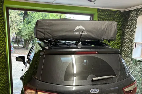 maly samochod a namiot dahcowy ford ecosport z namiotem wild land lite cruiser 120xl